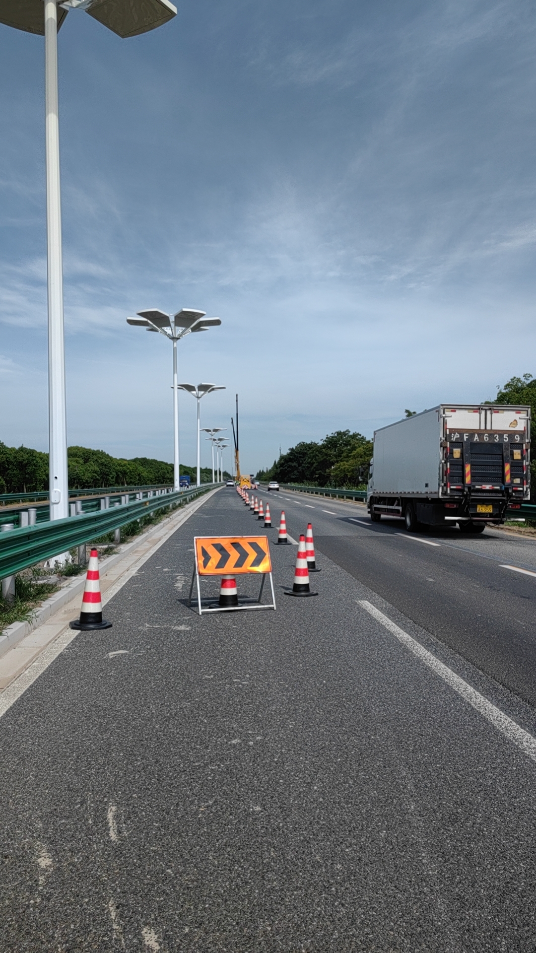 上海崇明岛综合杆安装工程